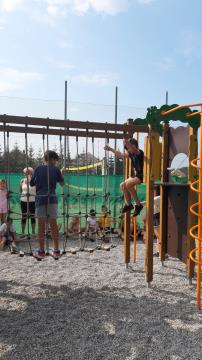 POLETJE NA OTROŠKIH IGRIŠČIH(2)